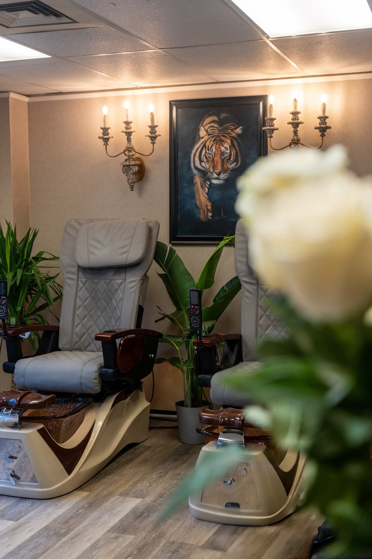 Pedicure chair with white tulips beneath the tiger painting at LNO Boutique in Centennial, CO